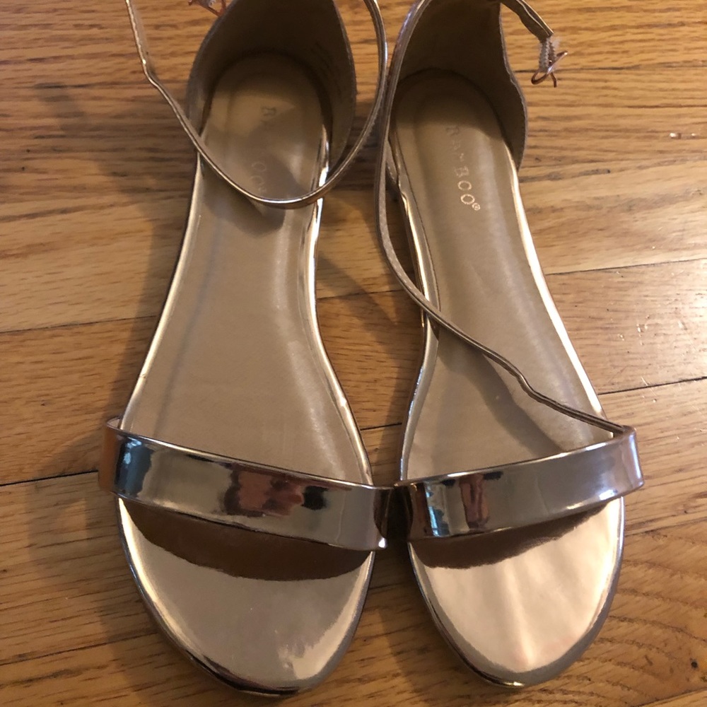 Gold straps sandals